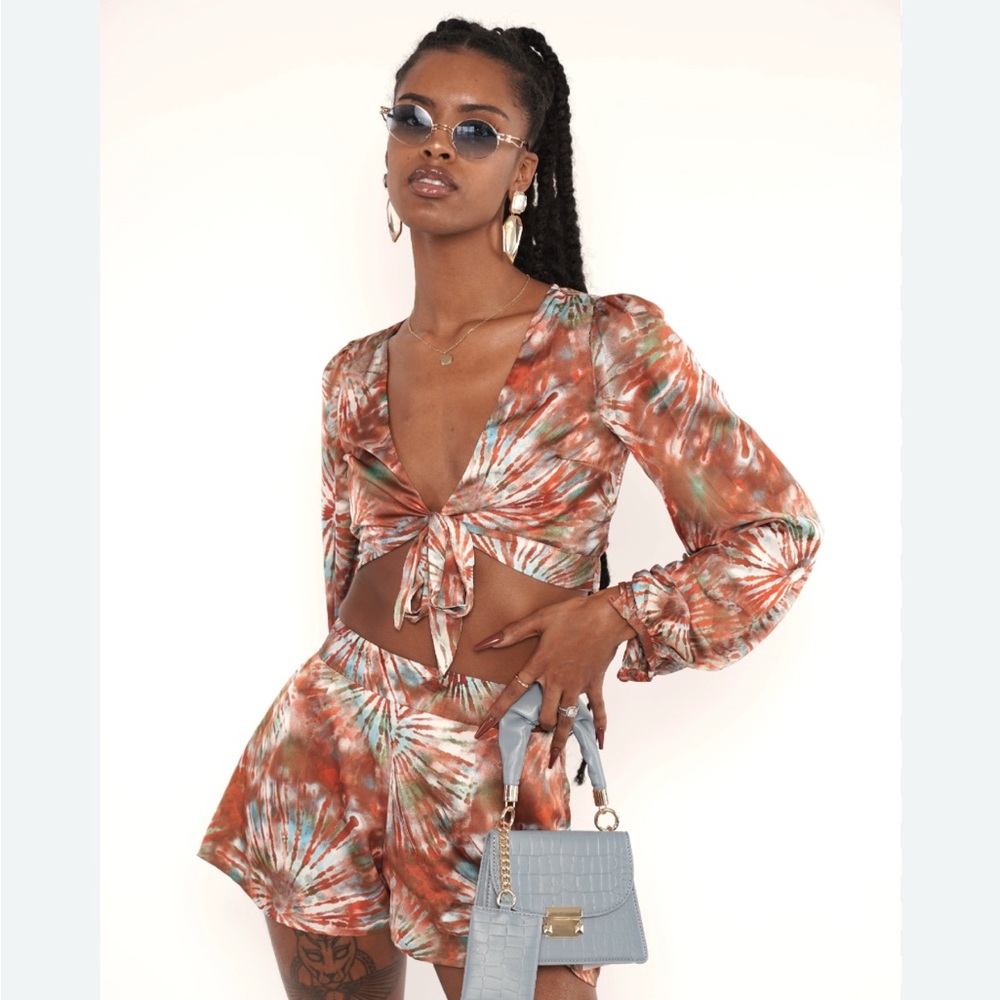 Blush Boutique NWT Brown Star Tie-Dye Print Front Tie Crop Top